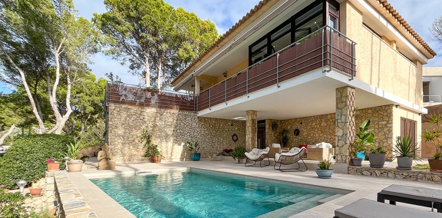 Villa in Costa De La Calma, Mallorca, Spain 4 bedrooms, 351 sq.m. No. 148148