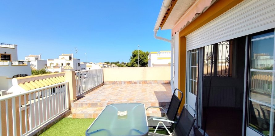 Townhouse in Torrevieja, Alicante, Spain 6 bedrooms, 88 sq.m. No. 190150