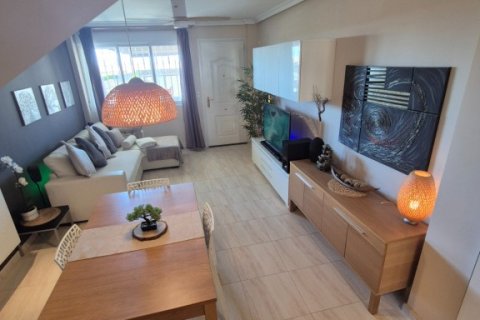Townhouse in Cabo Roig, Alicante, Spain 2 bedrooms, 75 sq.m. No. 190146