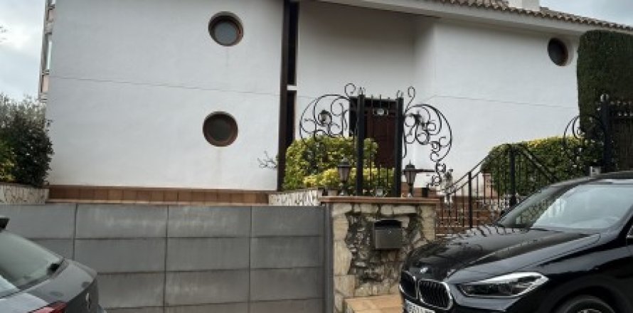 Talo Argentona, Barcelona, Espanja 5 makuuhuonetta, 323 m2 No. 191399