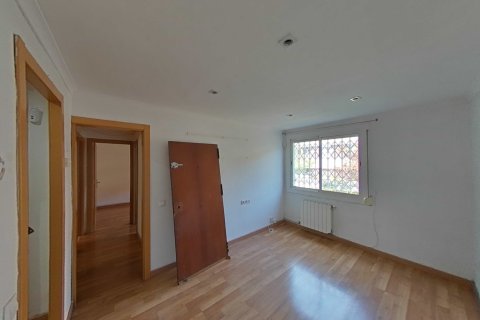 Wohnung in Barcelona, Spanien 3 Schlafzimmer, 61 m2 Nr. 191401