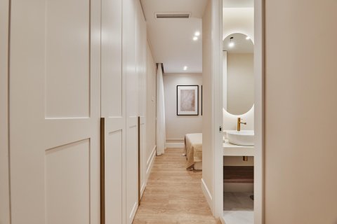 Apartament w Madrid, Hiszpania 4 sypialnie, 157 mkw. nr 179870 – zdjęcie 19