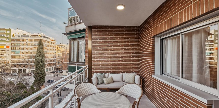 Villa in Madrid, Spain 4 bedrooms, 156 sq.m. No. 179869