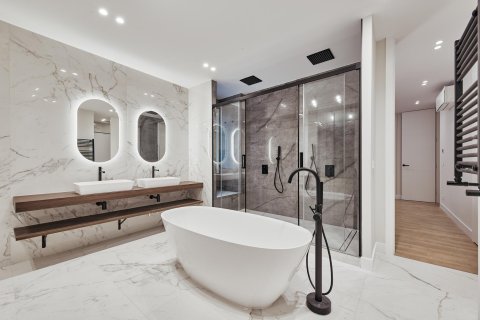 Apartment for sale in Madrid, Spain 5 bedrooms, 235 sq.m. No. 179875 - photo 25