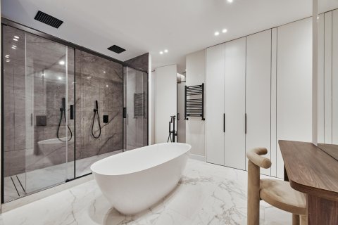 Apartment for sale in Madrid, Spain 5 bedrooms, 235 sq.m. No. 179875 - photo 28