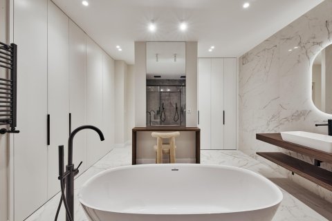 Apartment for sale in Madrid, Spain 5 bedrooms, 235 sq.m. No. 179875 - photo 24