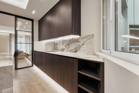 Apartment for sale in Madrid, Spain 5 bedrooms, 235 sq.m. No. 179875 - photo 17