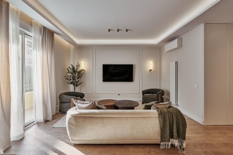 Apartment for sale in Madrid, Spain 5 bedrooms, 235 sq.m. No. 179875 - photo 4
