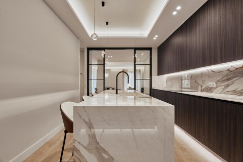 Apartment for sale in Madrid, Spain 5 bedrooms, 235 sq.m. No. 179875 - photo 16