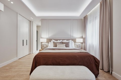 Apartment for sale in Madrid, Spain 5 bedrooms, 235 sq.m. No. 179875 - photo 20