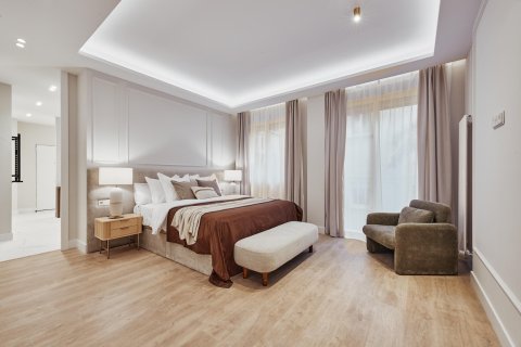 Apartment for sale in Madrid, Spain 5 bedrooms, 235 sq.m. No. 179875 - photo 19