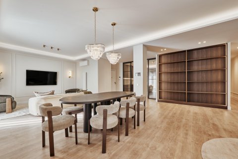 Apartment for sale in Madrid, Spain 5 bedrooms, 235 sq.m. No. 179875 - photo 13