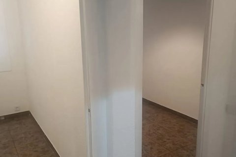 Lägenhet till salu i Barcelona, Spanien 3 sovrum, 86 kvm. Nr. 140728 - foto 15