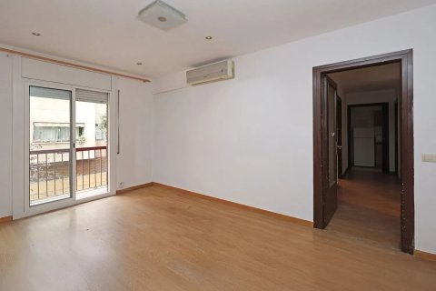 Apartamento en venta en Barcelona, España 4 dormitorios, 80 m2 No. 140727 - foto 1