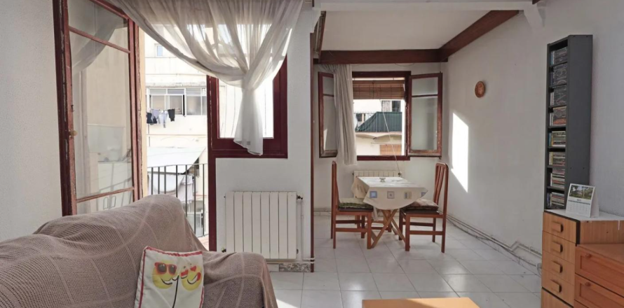 Apartamento en Barcelona, España 4 dormitorios, 90 m2 No. 140729