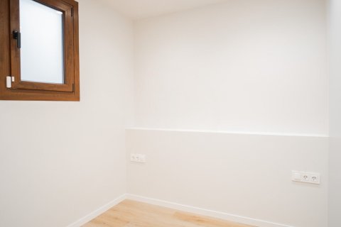 Lägenhet till salu i Barcelona, Spanien 3 sovrum, 84 kvm. Nr. 140724 - foto 12