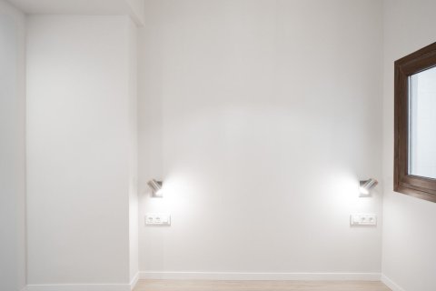 Lägenhet till salu i Barcelona, Spanien 3 sovrum, 84 kvm. Nr. 140724 - foto 13