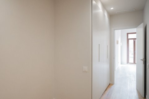 Lägenhet till salu i Barcelona, Spanien 3 sovrum, 84 kvm. Nr. 140724 - foto 20