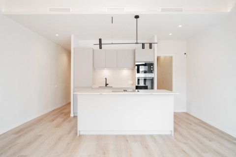 Lägenhet till salu i Barcelona, Spanien 3 sovrum, 84 kvm. Nr. 140724 - foto 3