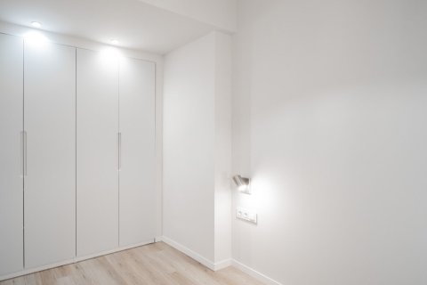 Lägenhet till salu i Barcelona, Spanien 3 sovrum, 84 kvm. Nr. 140724 - foto 15