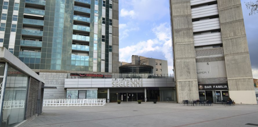 Commercial property à Barcelona, Espagne 2340 m2 No. 140730