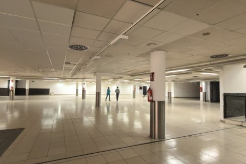 Commercial property à vendre à Barcelona, Espagne, 2340 m2 No. 140730 - photo 3