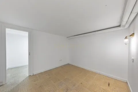 Garage for sale in Barcelona, Spain 10 bedrooms, 452 sq.m. No. 167082 - photo 8