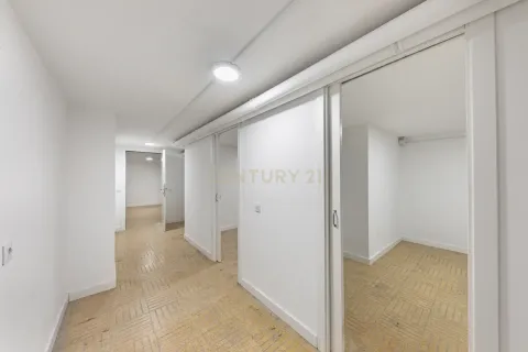 Garage for sale in Barcelona, Spain 10 bedrooms, 452 sq.m. No. 167082 - photo 18