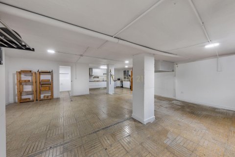 Garage for sale in Barcelona, Spain 10 bedrooms, 452 sq.m. No. 167082 - photo 24