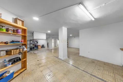 Garage for sale in Barcelona, Spain 10 bedrooms, 452 sq.m. No. 167082 - photo 4