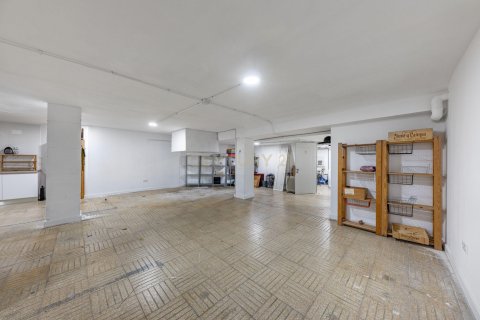 Garage for sale in Barcelona, Spain 10 bedrooms, 452 sq.m. No. 167082 - photo 23