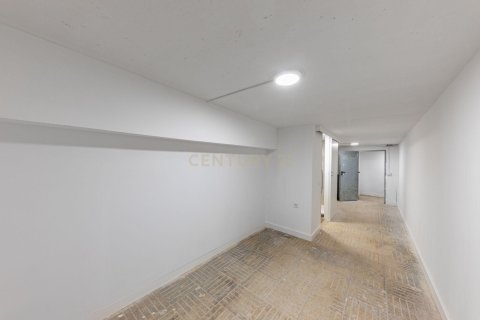 Garage for sale in Barcelona, Spain 10 bedrooms, 452 sq.m. No. 167082 - photo 25