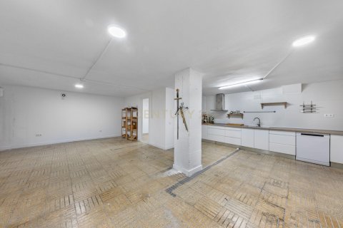 Garage for sale in Barcelona, Spain 10 bedrooms, 452 sq.m. No. 167082 - photo 26