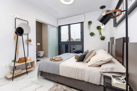 Продажа квартиры Торревьеха, Аликанте, Испания 2 спальни, 77м2 №137572 - фото 14