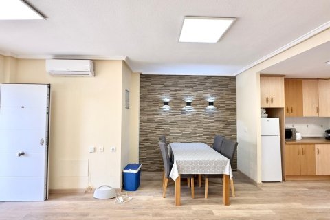 Bungalow en venta en Torrevieja, Alicante, España 2 dormitorios, 86 m2 No. 147044 - foto 10