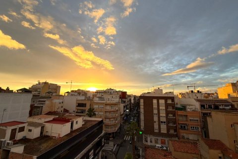 Lägenhet till salu i Torrevieja, Alicante, Spanien 3 sovrum, 90 kvm. Nr. 147047 - foto 17