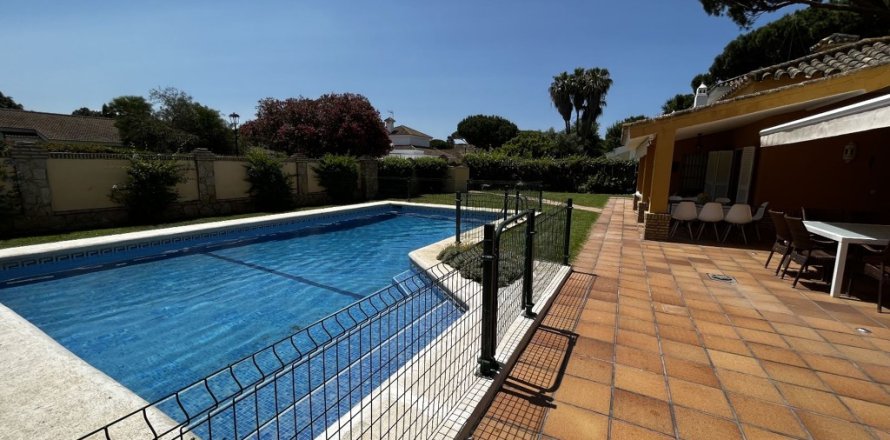 Villa à El Puerto de Santa Maria, Cadiz, Espagne 6 chambres, 275 m2 No. 195342