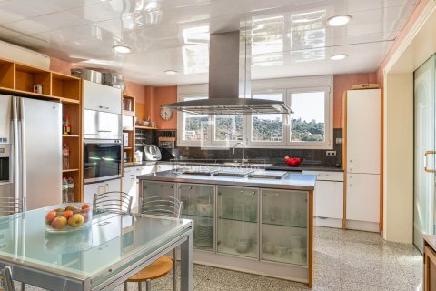 Huvila myytävänä Sant Just Desvern, Barcelona, Espanja, 6 makuuhuonetta, 520 m2 No. 192683 - kuva 11