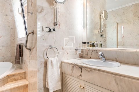 Huvila myytävänä Sant Just Desvern, Barcelona, Espanja, 6 makuuhuonetta, 520 m2 No. 192683 - kuva 28