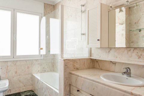 Huvila myytävänä Sant Just Desvern, Barcelona, Espanja, 6 makuuhuonetta, 520 m2 No. 192683 - kuva 30