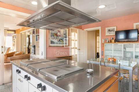 Huvila myytävänä Sant Just Desvern, Barcelona, Espanja, 6 makuuhuonetta, 520 m2 No. 192683 - kuva 13