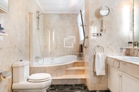 Huvila myytävänä Sant Just Desvern, Barcelona, Espanja, 6 makuuhuonetta, 520 m2 No. 192683 - kuva 27