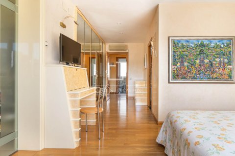 Huvila myytävänä Sant Just Desvern, Barcelona, Espanja, 6 makuuhuonetta, 520 m2 No. 192683 - kuva 20