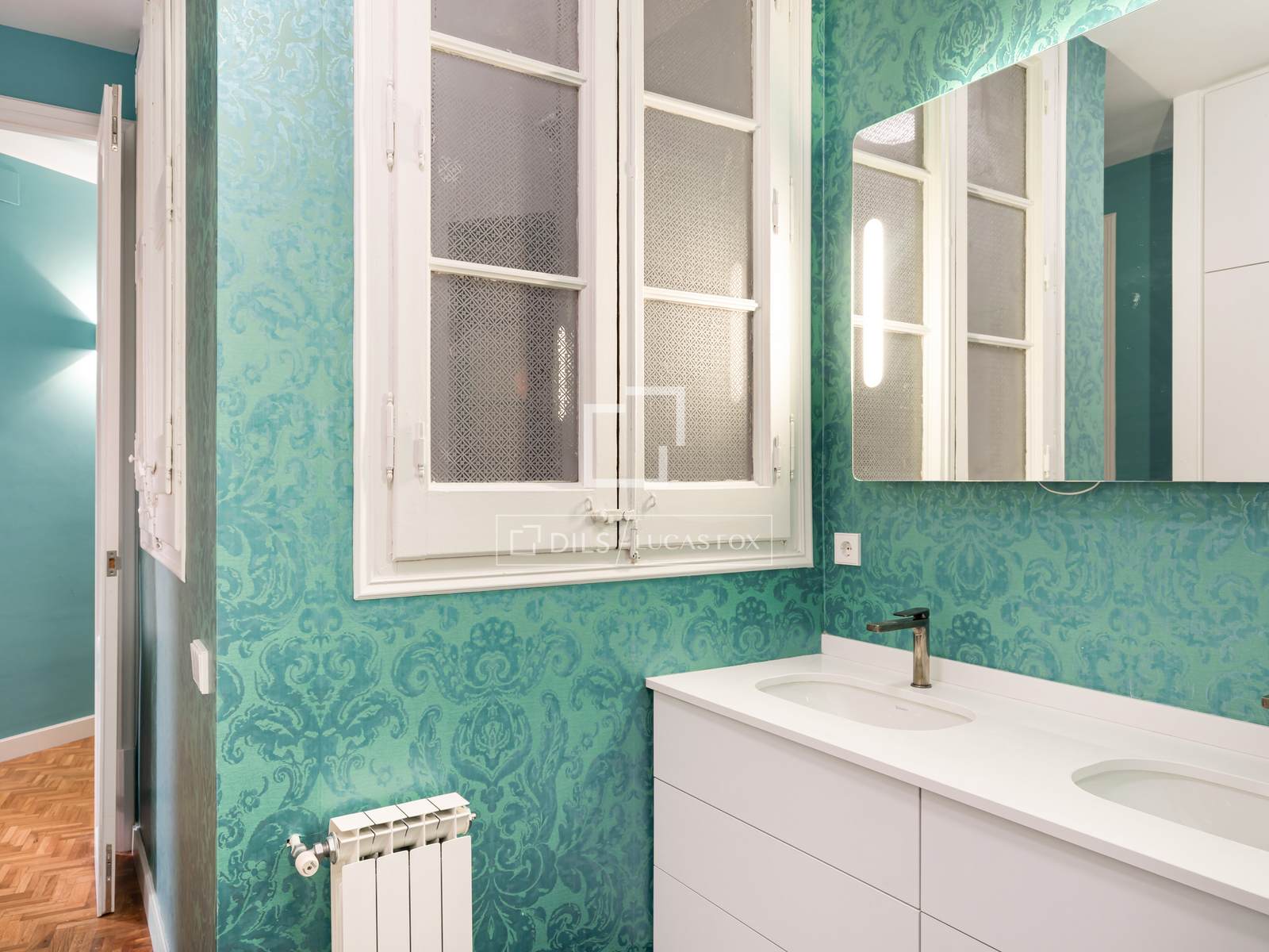 Apartment in Barcelona, Spain 4 bedrooms, 117 sq.m. No. 192684