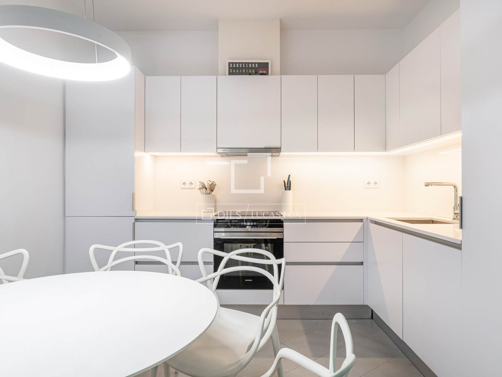 Apartment in Barcelona, Spain 4 bedrooms, 117 sq.m. No. 192684