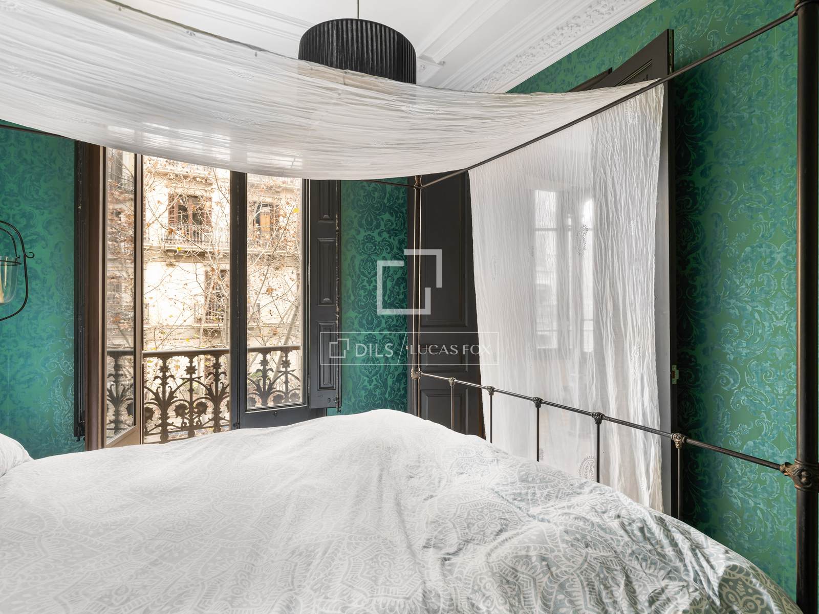 Apartment in Barcelona, Spain 4 bedrooms, 117 sq.m. No. 192684