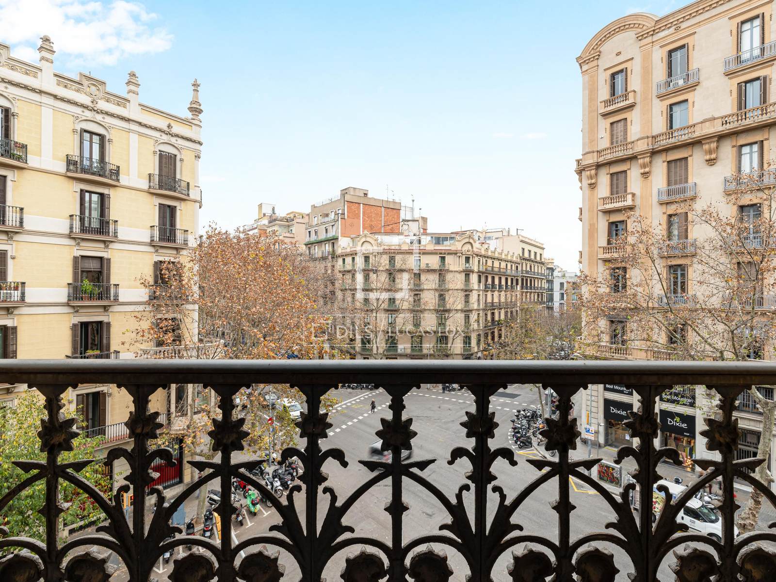 Apartment in Barcelona, Spain 4 bedrooms, 117 sq.m. No. 192684