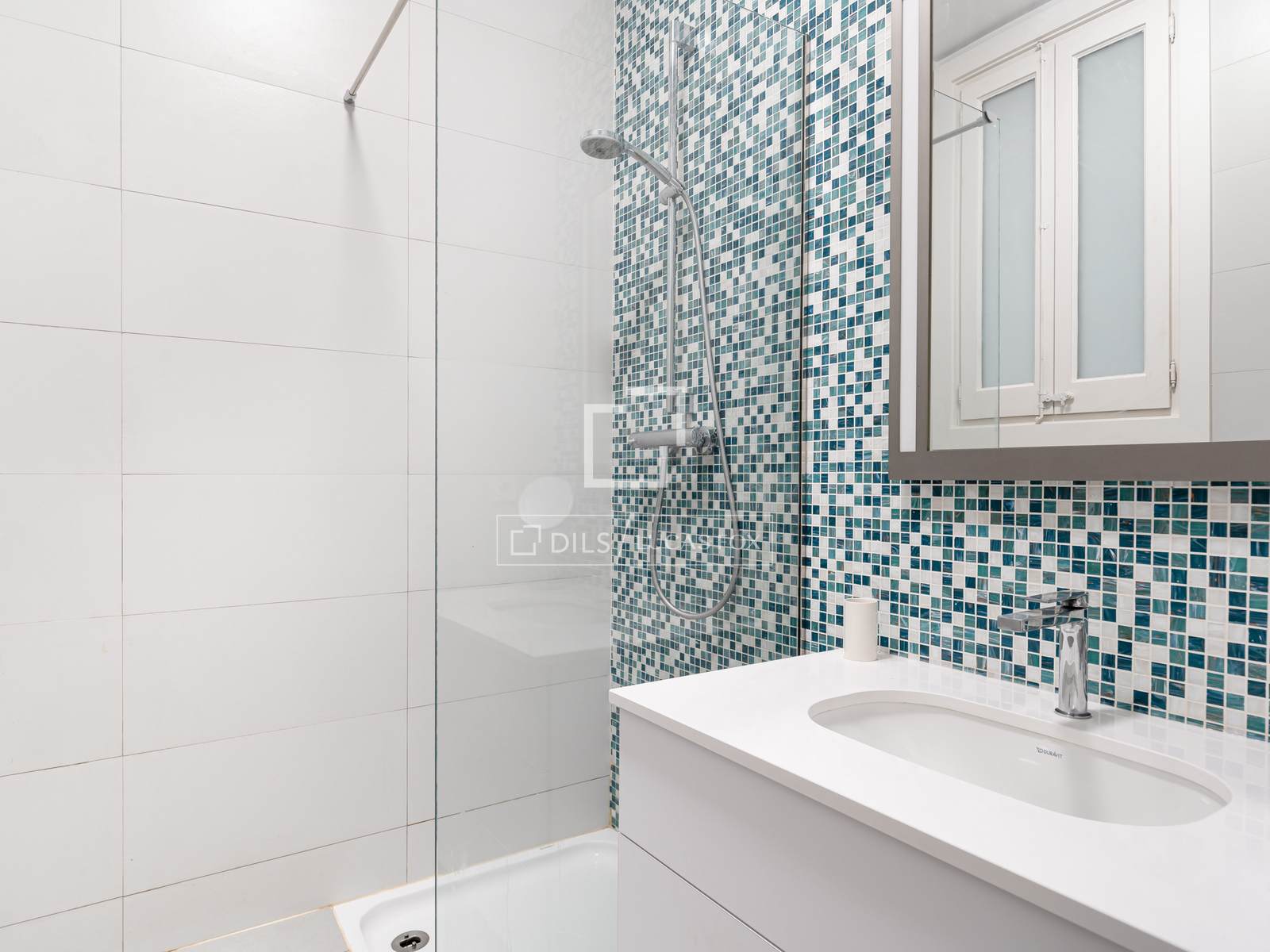 Apartment in Barcelona, Spain 4 bedrooms, 117 sq.m. No. 192684