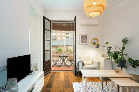Apartamento en venta en Barcelona, España 2 dormitorios, 81 m2 No. 192685 - foto 2