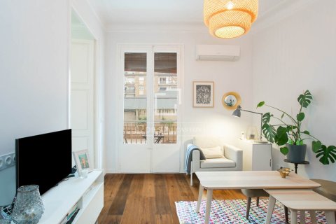 Apartamento en Barcelona, España 2 dormitorios, 81 m2 No. 192685